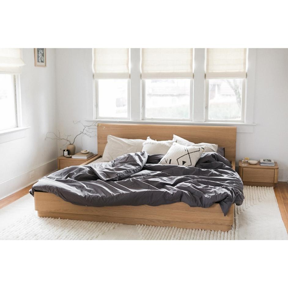 ROUND OFF KING BED OAK by Moes Home