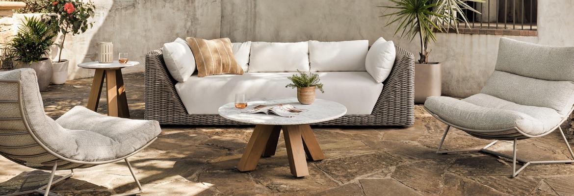 outdoor lounge chairs