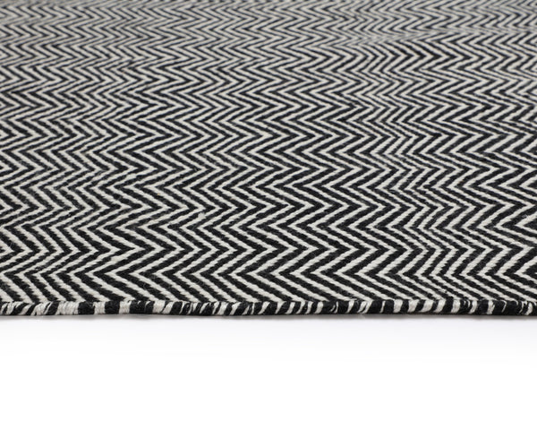 CUSCO HAND-WOVEN RUG - BLACK / WHITE - 8' X 10'