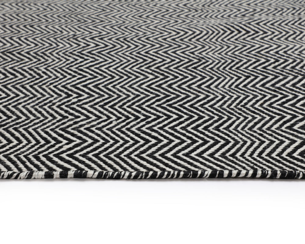 CUSCO HAND-WOVEN RUG - BLACK / WHITE - 5' X 8'