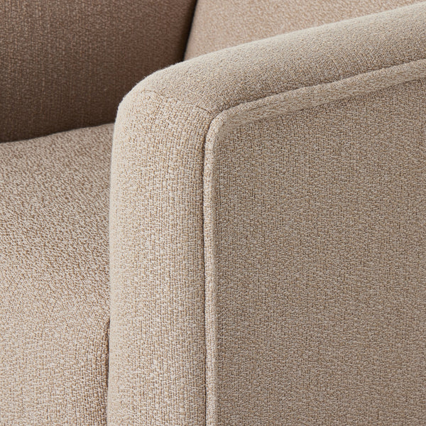 Wellborn Swivel Chair In Kerbey Camel