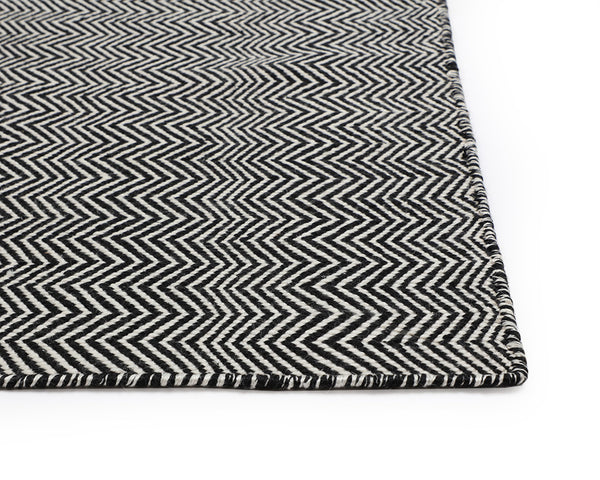 CUSCO HAND-WOVEN RUG - BLACK / WHITE - 5' X 8'