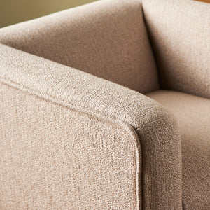 Wellborn Swivel Chair In Kerbey Camel