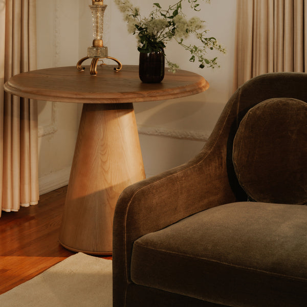 Tutto Café Table with Pedestal Base