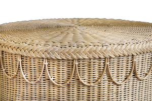 ROUND COFFEE TABLE WITH SCALLOPED DETAIL IN NATURAL WOVEN RATTAN