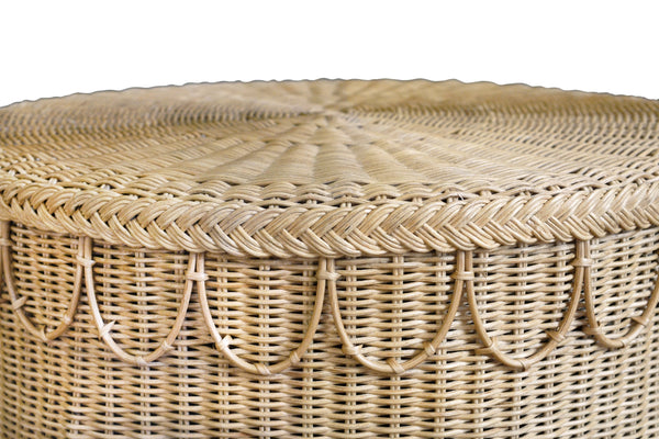 ROUND COFFEE TABLE WITH SCALLOPED DETAIL IN NATURAL WOVEN RATTAN