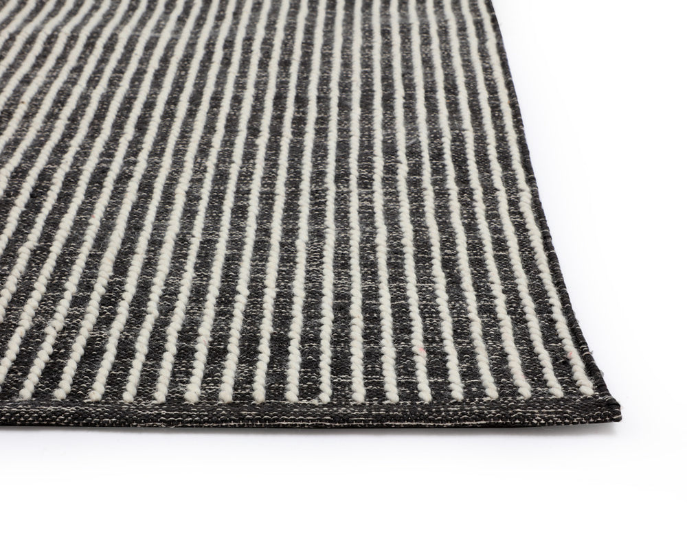 SERENE HAND-WOVEN RUG - BLACK / WHITE - 5' X 8'