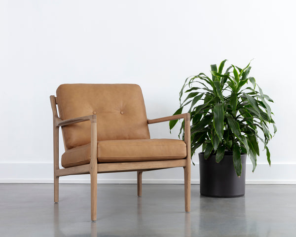 GILMORE LOUNGE CHAIR - LIGHT OAK - SAHARA CAMEL LEATHER