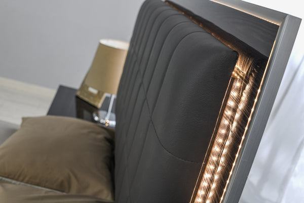 Giulia Night Stand Right Facing in Glossy Gray