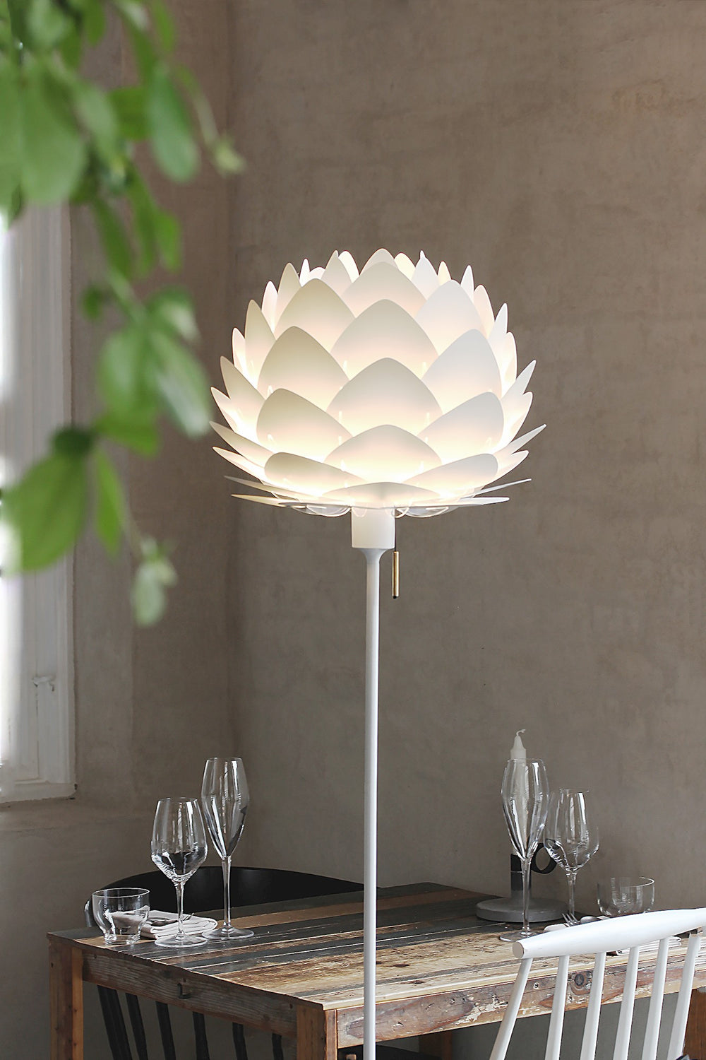 Aluvia Floor Lamp in Pearl with Black Base