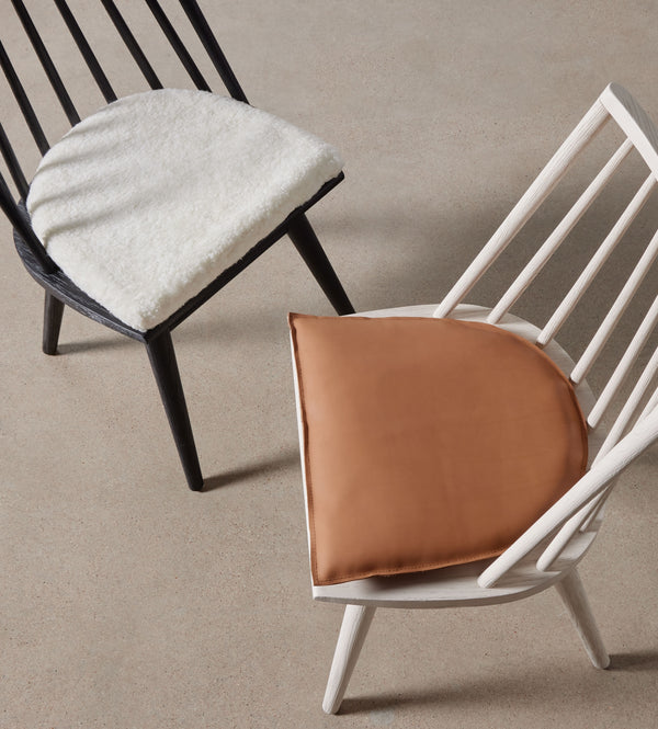 Lewis Windsor Chair W Cushion In Black Oak