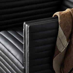 Padma Swivel Chair - Eucapel Black