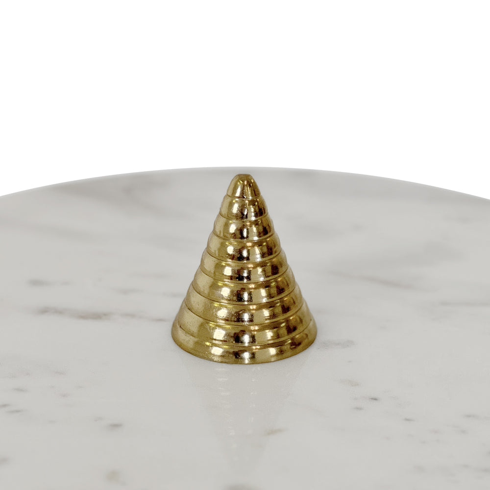 ROUND SIDE TABLE WITH CONICAL COILED BRASS BASE AND WHITE MARBLE TOP