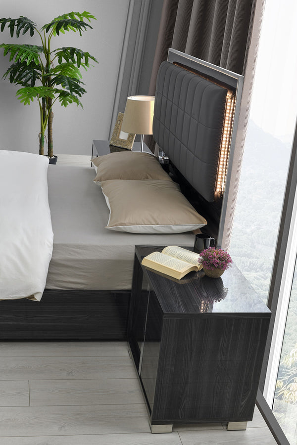 Giulia Night Stand Right Facing in Glossy Gray
