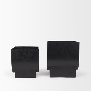 Medina Antiqued Black Metal Planters  (Set of 2)