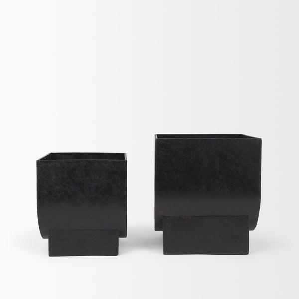 Medina Antiqued Black Metal Planters  (Set of 2)