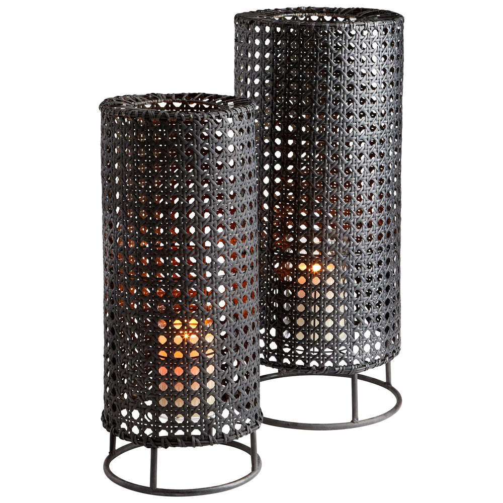 Sm Tennyson Candleholder in Matte Black