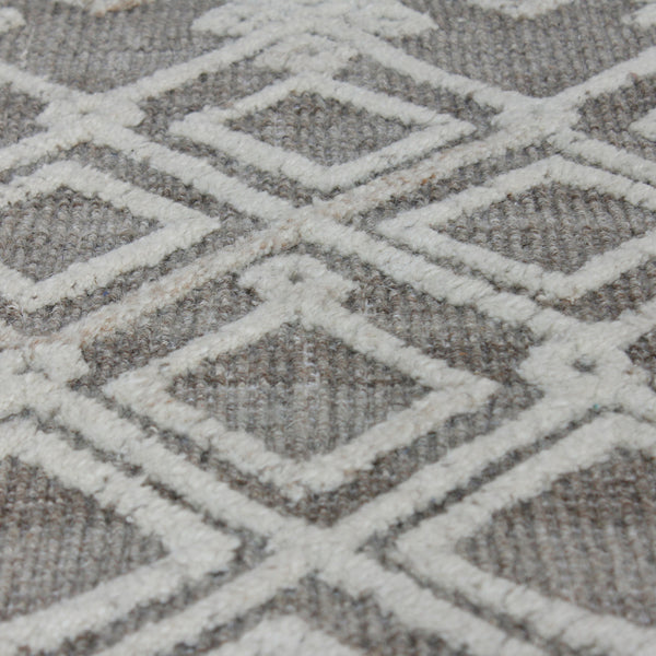 Sieano handwoven 8' X 10' Area Rug In Gray-Ivory
