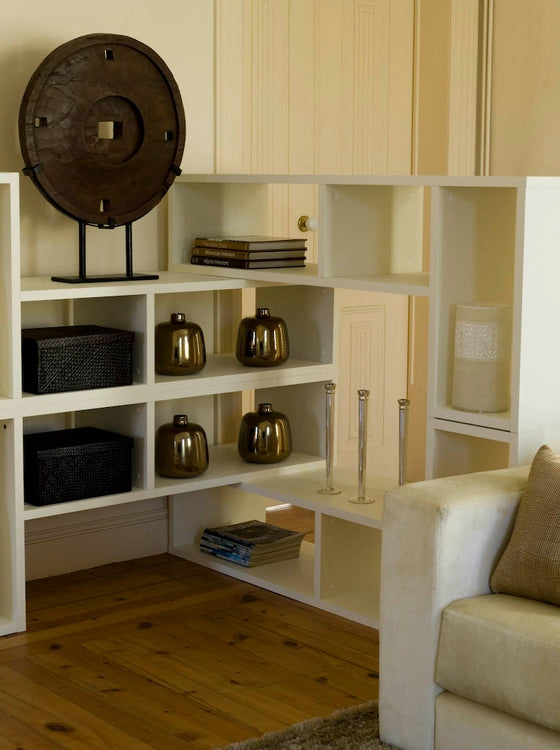 domino 7 shelving unit in pure white