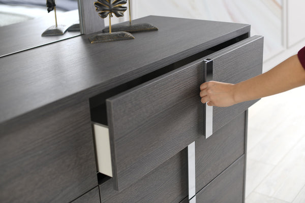 Giulia Dresser in Matte Gray