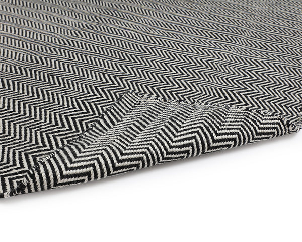 CUSCO HAND-WOVEN RUG - BLACK / WHITE - 5' X 8'