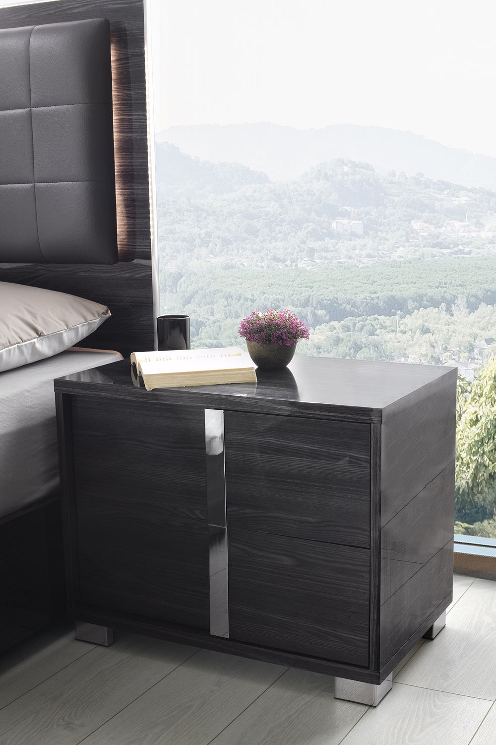 Giulia Night Stand Right Facing in Glossy Gray