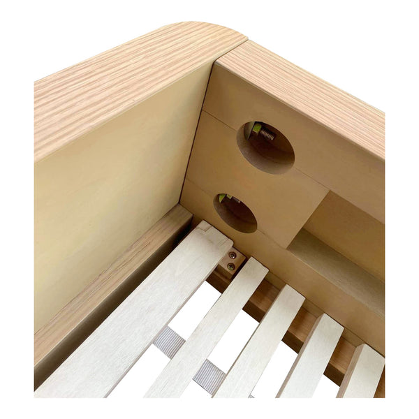 Moe's Round Off King Bed in Light Oak