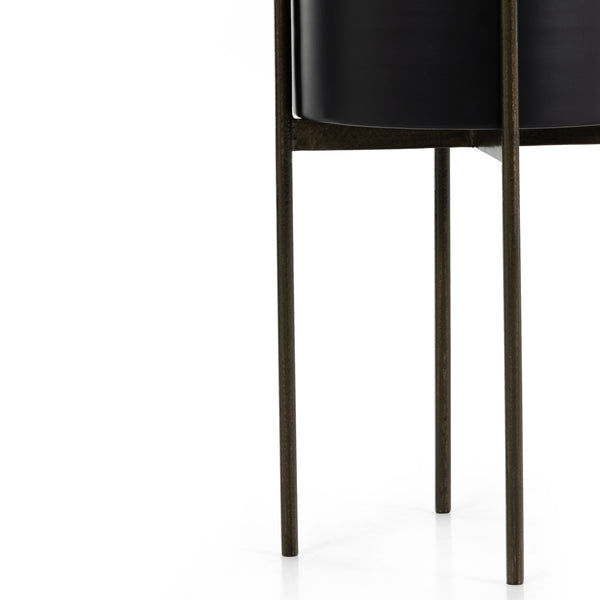 Jed Planter In Iron Matte Black