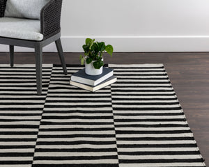ZIGBY HAND-WOVEN RUG - BLACK / IVORY - 6' X 9'