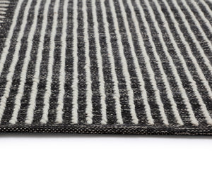 SERENE HAND-WOVEN RUG - BLACK / WHITE - 5' X 8'