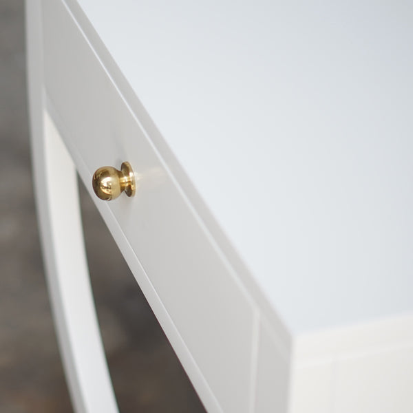 ONE DRAWER SIDE TABLE IN WHITE LACQUER