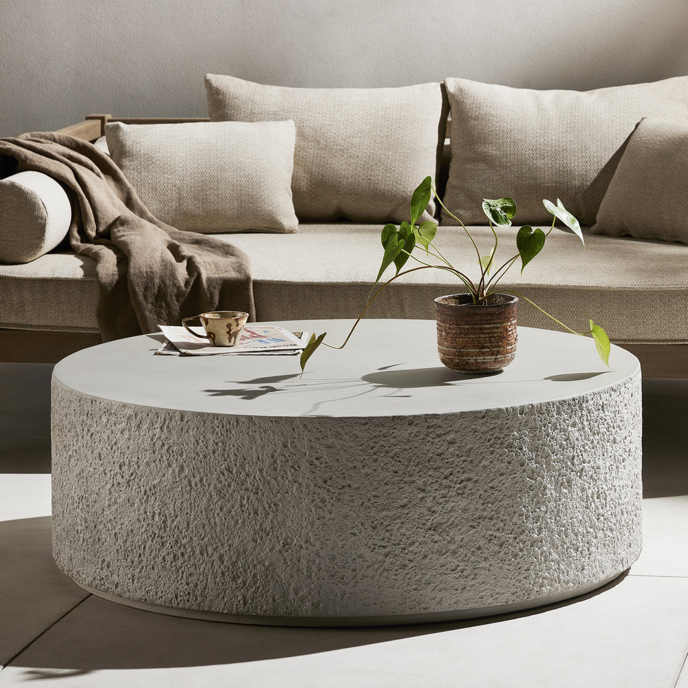 Otero Outdoor Rnd Coffee Tbl In Blanc White