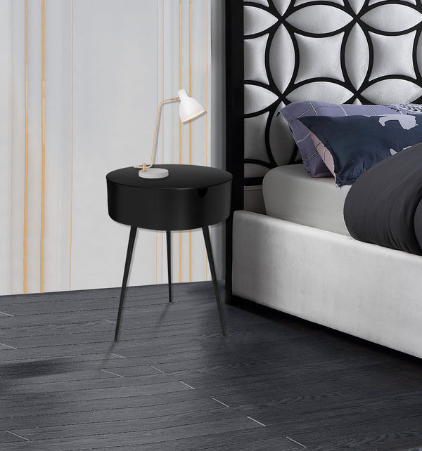 Bennie Night Stand In Black