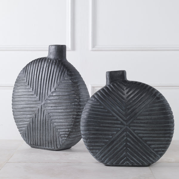 Viewpoint Aged Black Vases, Set/2
