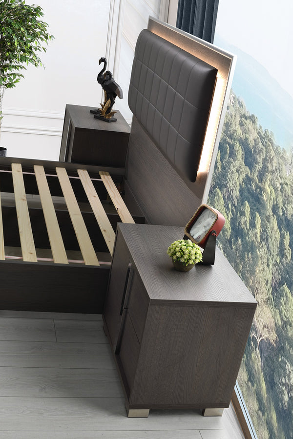 Giulia Dresser in Matte Gray