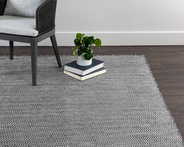 CUSCO HAND-WOVEN RUG - BLACK / WHITE - 5' X 8'